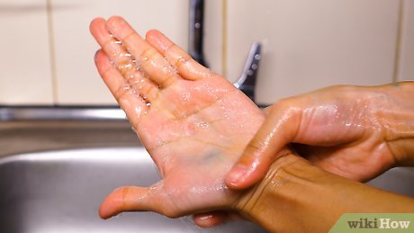 Cómo quitar colorante alimenticio de las manos