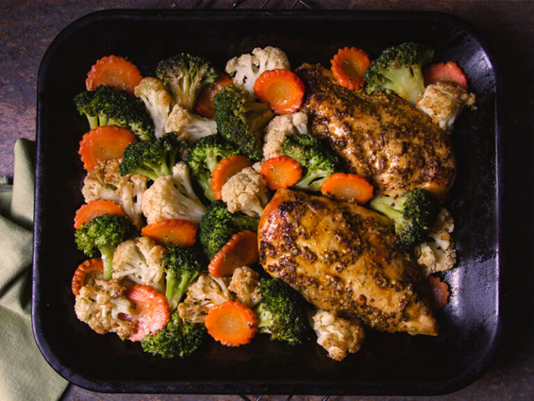 Pechugas de pollo al horno con verduras