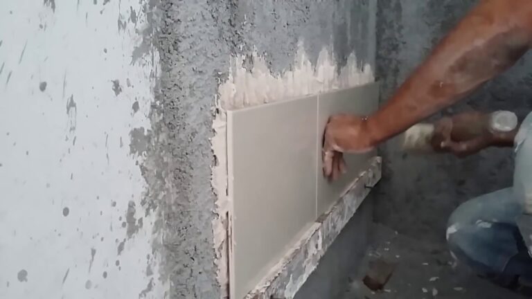 Cómo pegar azulejos en la pared