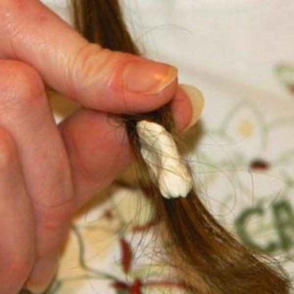 Cómo quitar un chicle del pelo