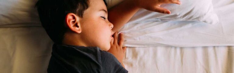 Qué hacer si un niño tiene fiebre y está dormido